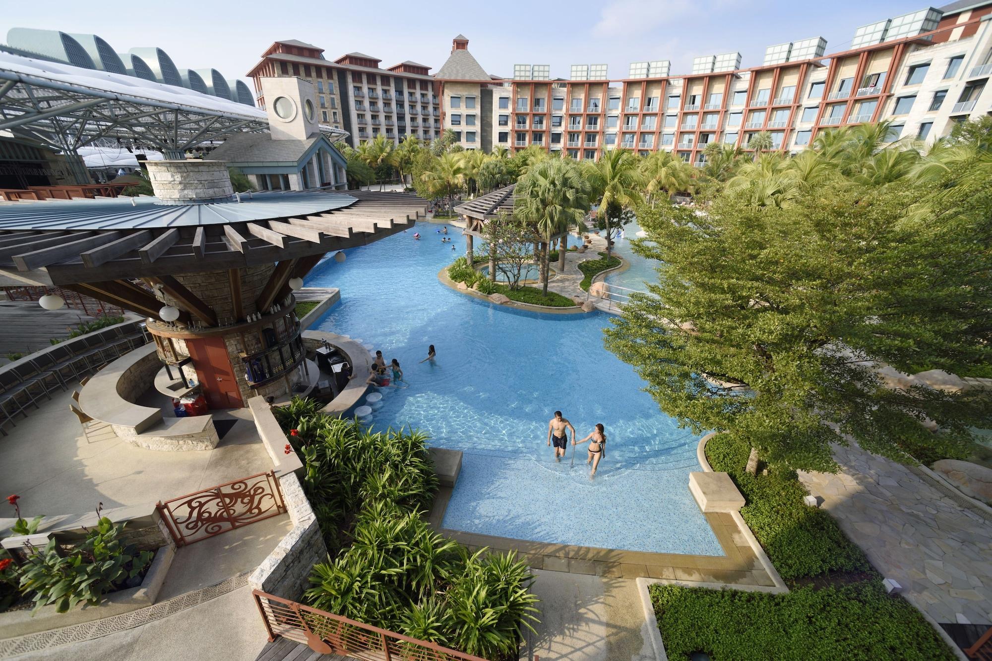 Resorts World Sentosa - Hotel Singapur Exterior foto The pool at the resort