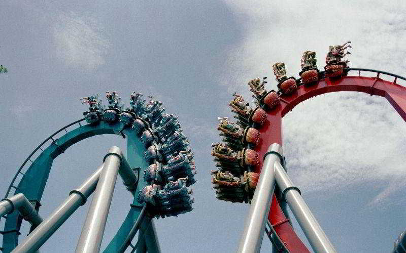 Resorts World Sentosa - Hotel Singapur Exterior foto The two trains of the Dragon roller coaster