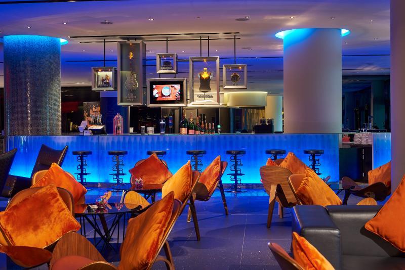 Resorts World Sentosa - Hotel Singapur Exterior foto The bar at the hotel